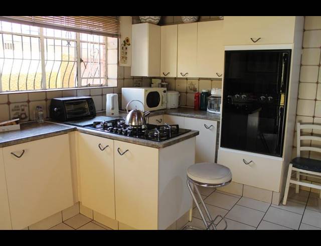 3 BEDROOM HOUSE FOR SALE IN KENSINGTON